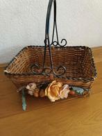 Mandje met bloemdeco, Antiek en Kunst, Curiosa en Brocante, Ophalen of Verzenden