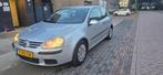 Volkswagen Golf 5 2004 1.6  NIEUWE APK!, Auto's, Stof, Zwart, 4 cilinders, 620 kg