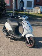 Piaggio Zip Injectie geel kenteken bouwjaar 2022, Fietsen en Brommers, Scooters | Piaggio, Ophalen, Maximaal 45 km/u, Zip, Zo goed als nieuw