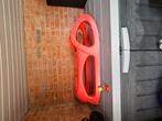 Slee rood plastick, Ophalen