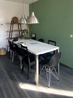Mooie witte eetttafel met roestvrijstalen poten, Huis en Inrichting, Tafels | Eettafels, Ophalen, Strak, Gebruikt, 50 tot 100 cm