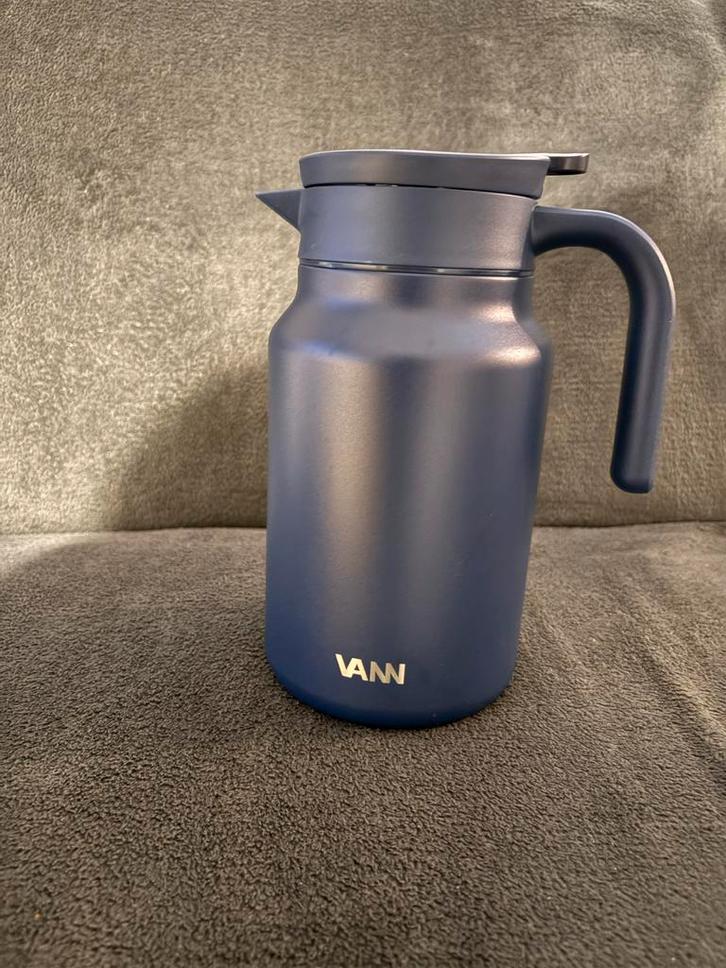 Nieuwe VANN Thermoskan 1,5 Liter donkerblauw, Huis en Inrichting, Keuken | Keukenbenodigdheden, Zo goed als nieuw, Ophalen of Verzenden