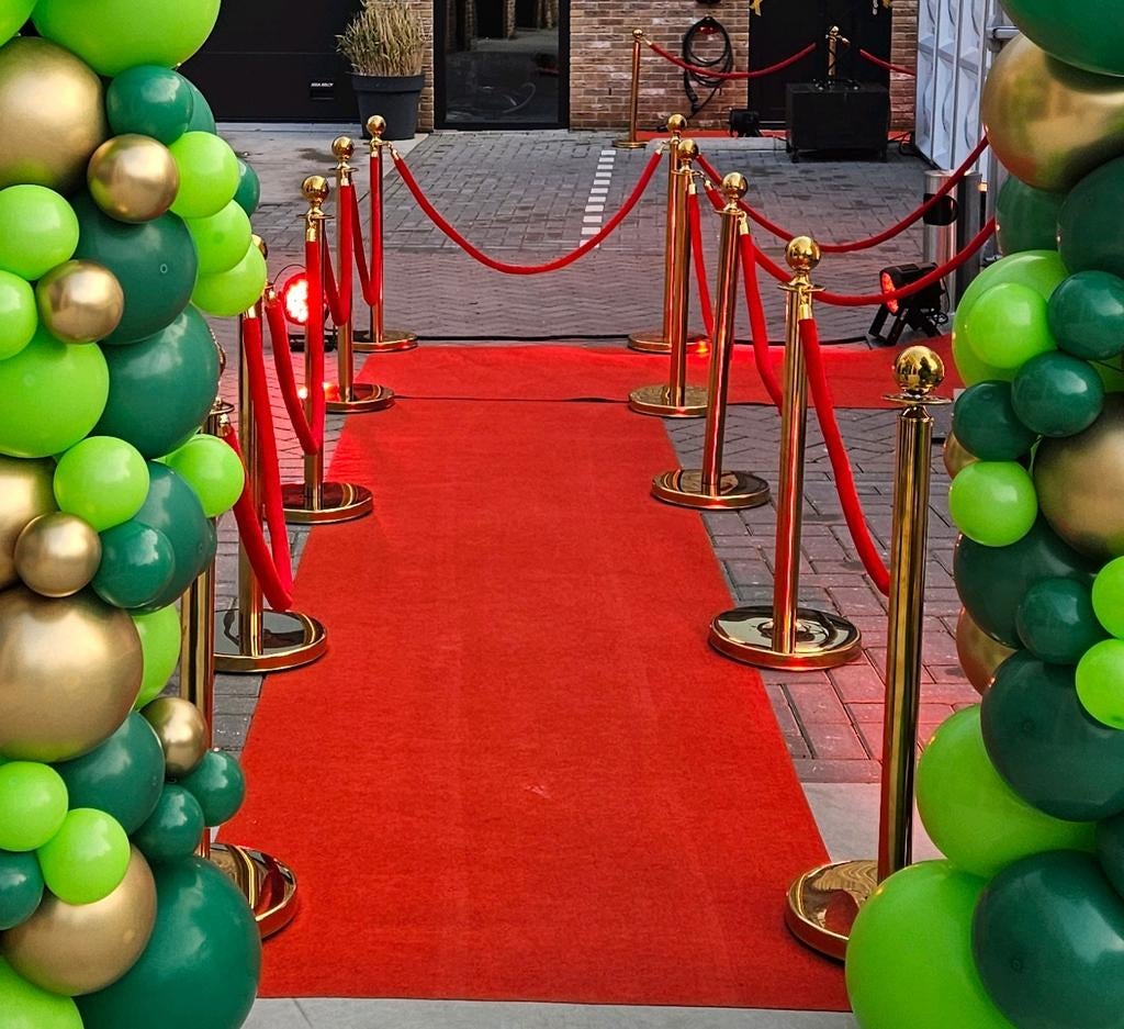 Gouden paaltjes met rood koord. klaar voor gebruik, Ophalen, Zo goed als nieuw