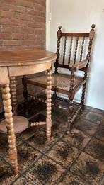 Antieke tafel met twee bijpassende stoelen, Ophalen