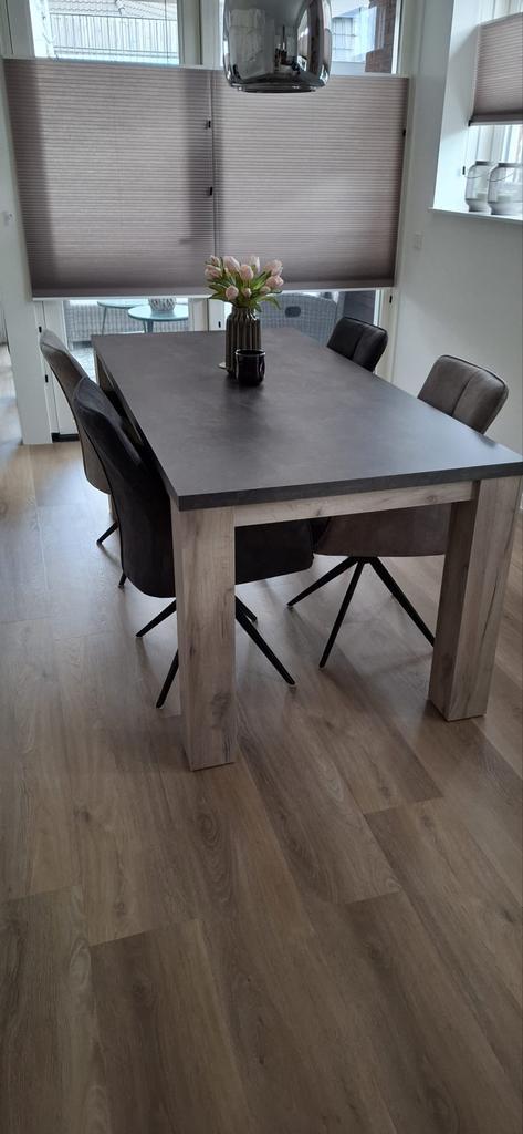 NIEUW! Prachtige moderne tafel met 4 stoelen te koop, Huis en Inrichting, Tafels | Eettafels, Nieuw, 50 tot 100 cm, 150 tot 200 cm