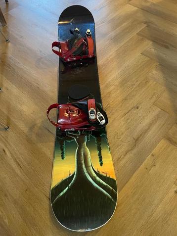Snowboard GNU beschikbaar voor biedingen