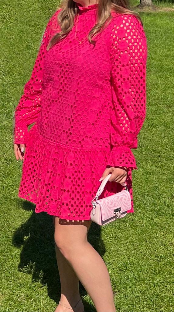 Roze jurkje van Costes Studio - maat M, Kleding | Dames, Jurken, Zo goed als nieuw, Maat 38/40 (M), Roze, Boven de knie, Ophalen of Verzenden