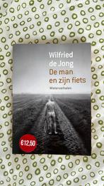 Wilfried de Jong - De man en zijn fiets, Boeken, Lopen en Fietsen, Wilfried de Jong, Ophalen of Verzenden, Zo goed als nieuw