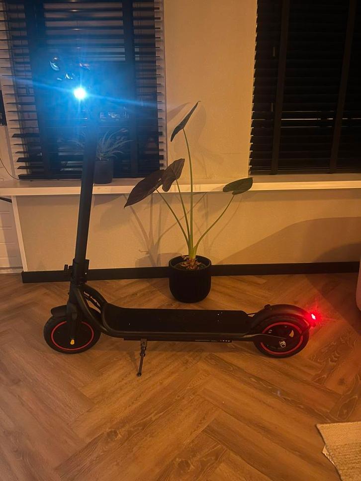 Elektrisch step *nieuw in doos*, Fietsen en Brommers, Steps, Nieuw, Elektrische step (E-scooter), Ophalen of Verzenden