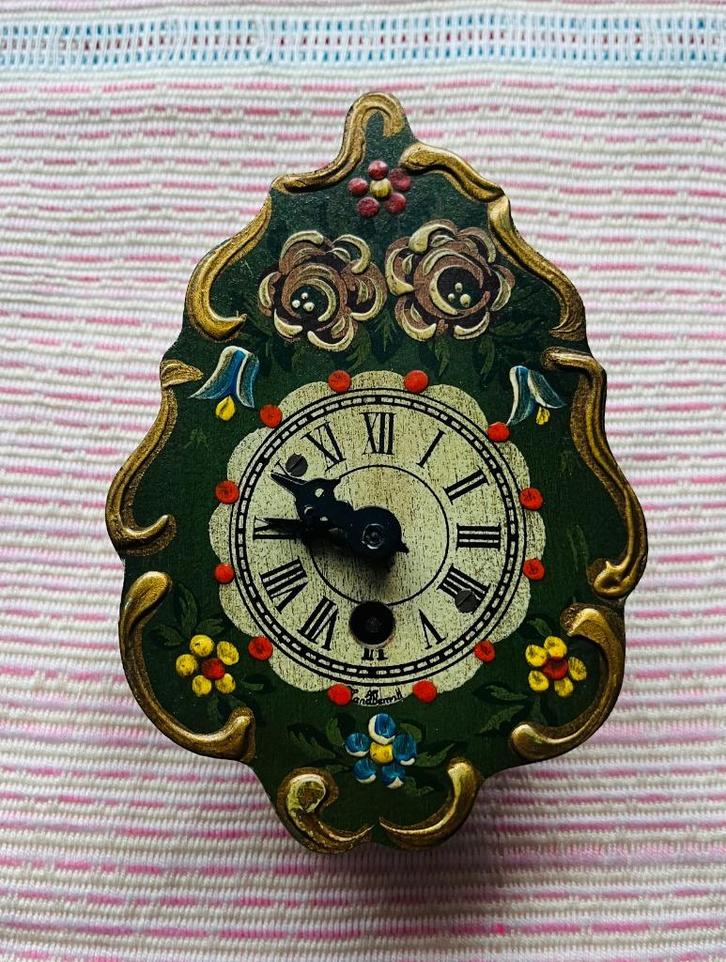 Zeldzaam Wintermantel Schwarzwalder miniatuur klokje, Antiek en Kunst, Antiek | Klokken, Ophalen of Verzenden