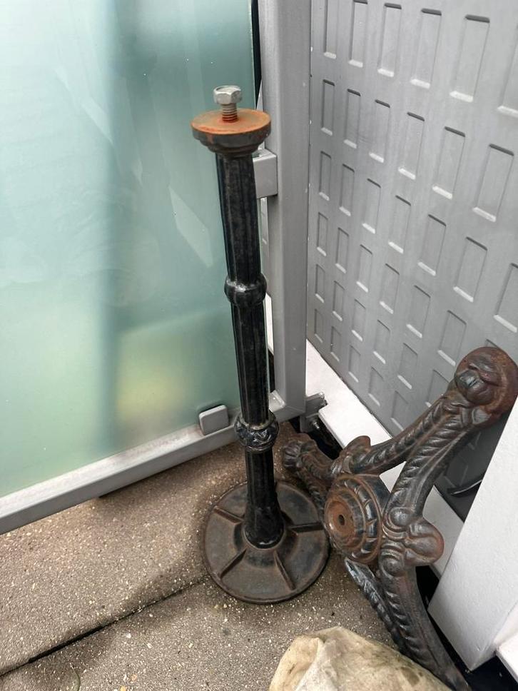 Tuintafel - tafelpoot, Tuin en Terras, Tuinmeubel-accessoires, Gebruikt, Ophalen