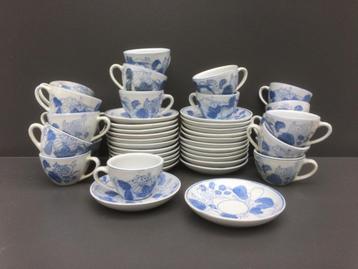 Set van Blue China koppen en onderzetters beschikbaar voor biedingen