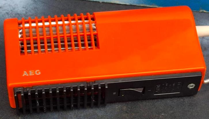 AEG REISFÖHN . Oranje.  Ca 1970, Sieraden, Tassen en Uiterlijk, Uiterlijk | Haarverzorging, Zo goed als nieuw, Föhn of Haardroger