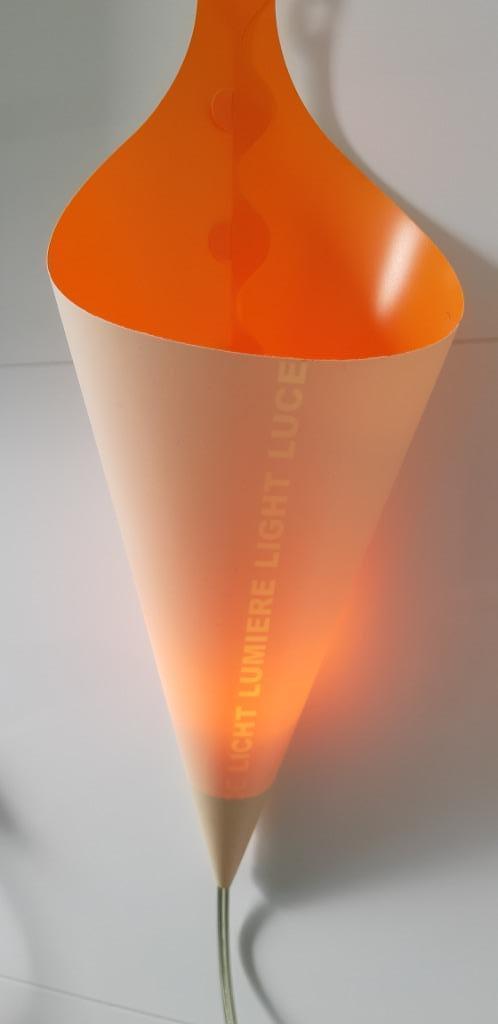 Lamp met ophangsysteem, Huis en Inrichting, Lampen | Wandlampen, Nieuw, Kunststof, Ophalen of Verzenden