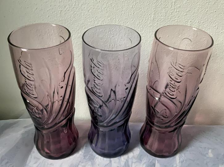 Drie paarse coca colaglazen met vlinder en ballon, Verzamelen, Glas en Borrelglaasjes, Zo goed als nieuw, Overige typen, Ophalen of Verzenden