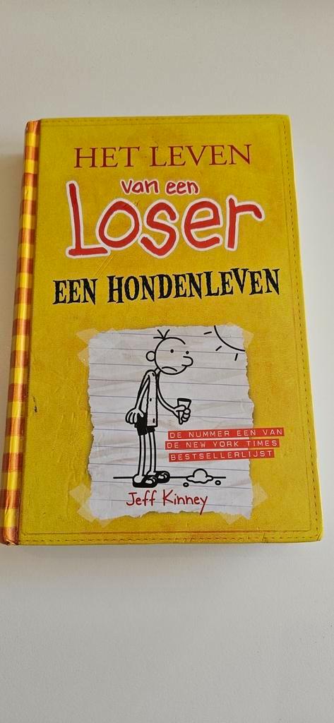 Jeff Kinney - Een hondenleven, Boeken, Kinderboeken | Jeugd | 10 tot 12 jaar, Zo goed als nieuw, Ophalen of Verzenden