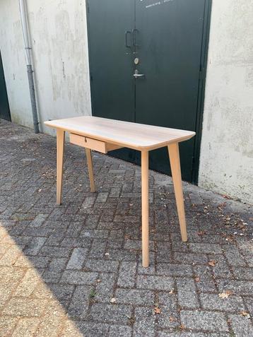 Ikea Lisabo | bureau beschikbaar voor biedingen