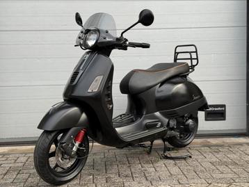 Dikke Vespa GTS 300 Notte 2014 Met 7500KM Akra Full Options! beschikbaar voor biedingen