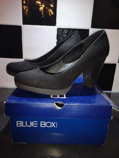 Elegante zwarte pumps Blue Box maat 40, Kleding | Dames, Schoenen, Nieuw, Pumps, Zwart, Ophalen of Verzenden