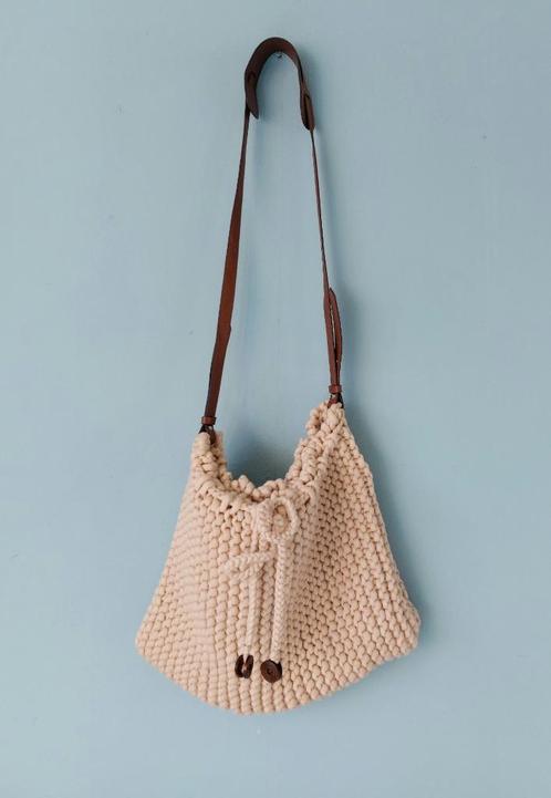 Schoudertas, handwerktas met schouderband van leer, Sieraden, Tassen en Uiterlijk, Tassen | Schoudertassen, Nieuw, Beige, Ophalen of Verzenden