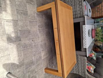 Lichteiken salontafel met la beschikbaar voor biedingen