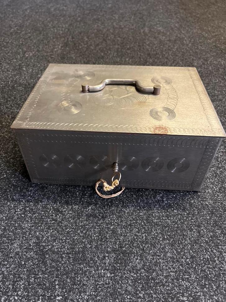 Antieke Beaumont Geldkist met Sleutel, Antiek en Kunst, Antiek | Overige Antiek, Ophalen of Verzenden