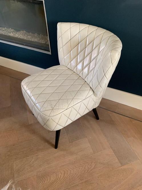 Fauteuil roomwit leer/ kunstleer ruitpatroon vintage, Huis en Inrichting, Fauteuils, Gebruikt, Leer, 50 tot 75 cm, Minder dan 75 cm