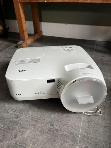 NEC NP610s short throw beamer beschikbaar voor biedingen
