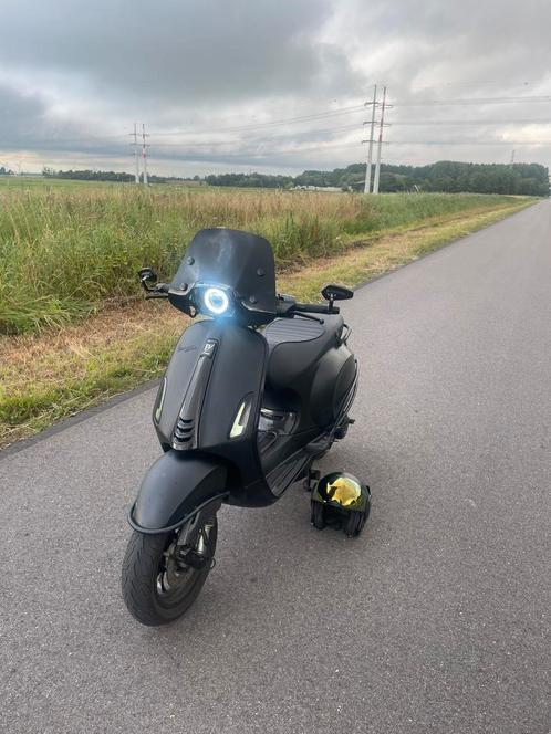 Vespa sprint 50cc notte 2019, Fietsen en Brommers, Scooters | Vespa, Zo goed als nieuw, Vespa S, Maximaal 45 km/u, Benzine, Ophalen