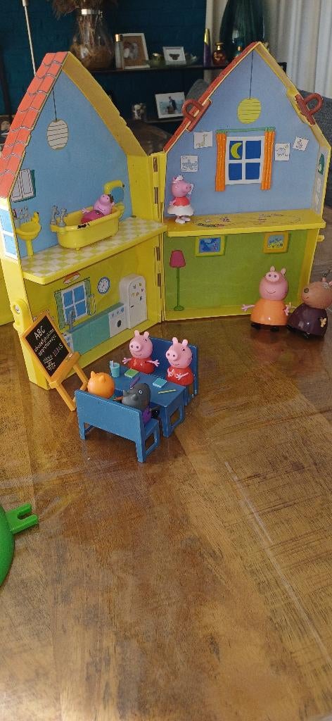 Peppa big huis klein met camper, Ophalen of Verzenden, Gebruikt, Poppenhuis