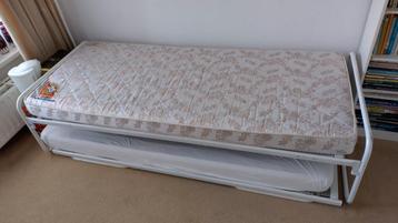 Uitschuif / logeerbed van 1 naar 2 persoonsbed beschikbaar voor biedingen