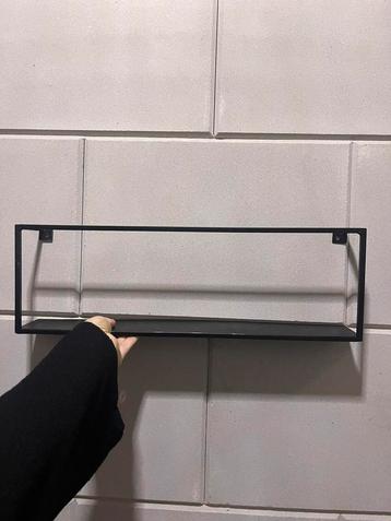 3 wandplankjes woood beschikbaar voor biedingen
