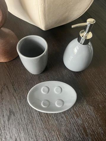 Aardewerk Badkamer Set - Grijs beschikbaar voor biedingen