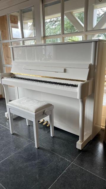 Piano Carl May, Schimmel design, wit