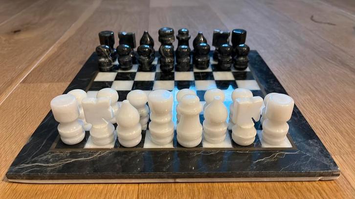 Marmeren schaakbord met stukken, Hobby en Vrije tijd, Gezelschapsspellen | Bordspellen, Zo goed als nieuw, Ophalen