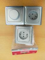 Te koop: 2x Enkele wandcontactdozen + 1x dimmer - grijs, Ophalen of Verzenden, Nieuw, Stopcontact