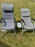 Grijze campingstoelen waarvan 1 met zijtafel, Caravans en Kamperen, Ophalen of Verzenden, Gebruikt, Campingstoel