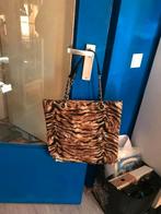 Tijgerprint schoudertas te koop!, Ophalen of Verzenden, Gebruikt, Bruin, Overige merken