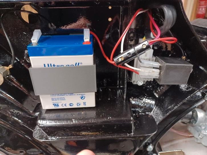 Zundapp 517/515/529/530 Accuhouders voor 12Volt of 6 Volt, Fietsen en Brommers, Brommeronderdelen | Zundapp, Nieuw, Ophalen of Verzenden