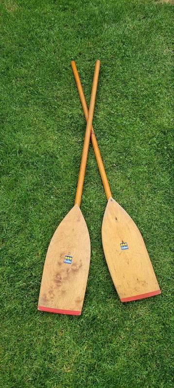 2 mooie houten peddels beschikbaar voor biedingen