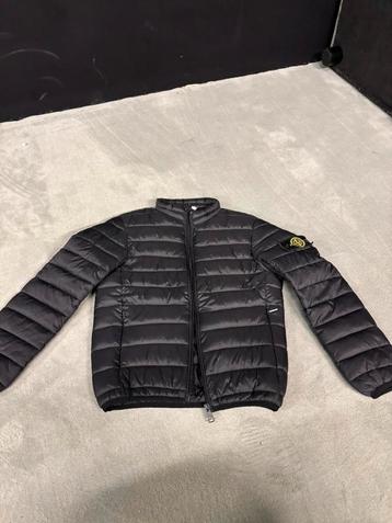 Stone Island jongens tussenjasje maat 128 beschikbaar voor biedingen