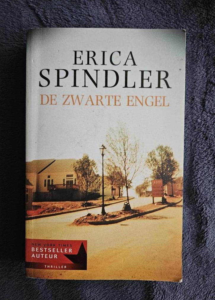 Erica Spindler - De zwarte engel, Boeken, Thrillers, Gelezen, Ophalen of Verzenden