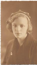 Foto - Fotograaf: Bach's foto art Portret van jonge vrouw, Gebruikt, Foto, Ophalen of Verzenden, Voor 1940