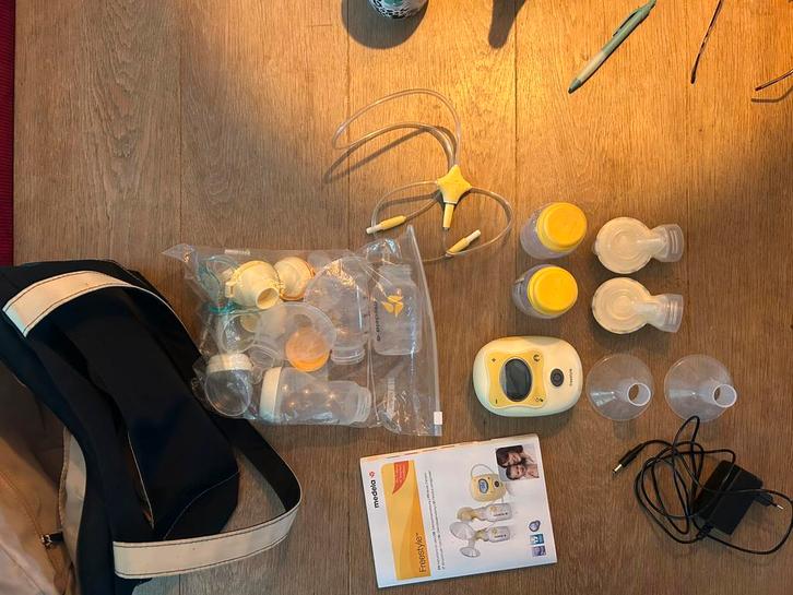 Medela  freestyle, Kinderen en Baby's, Babyvoeding en Toebehoren, Gebruikt, Borstkolf, Ophalen of Verzenden