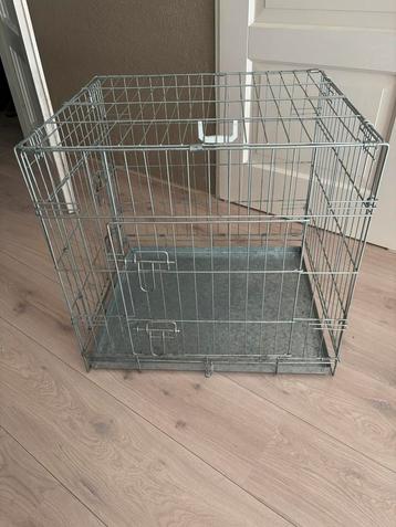 Te koop bench met 2 deurtjes beschikbaar voor biedingen