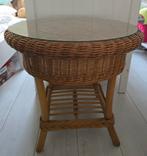 Vintage rotan tafeltje met glazen plaat, Huis en Inrichting, Tafels | Bijzettafels, Ophalen, Rond, Hout, Minder dan 55 cm