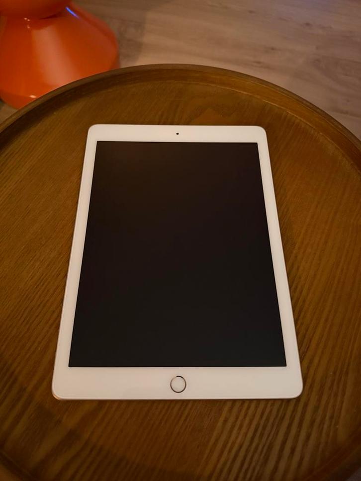 Apple iPad 6e generatie 32GB rose goud, Computers en Software, Apple iPads, Gebruikt, Apple iPad, 10 inch, 32 GB, Rose Goud, Ophalen of Verzenden