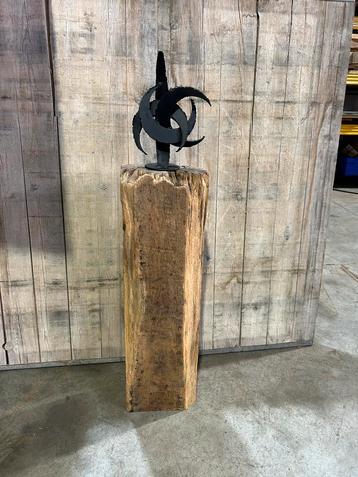 Diverse soorten pilaren en zuilen hout en staal beschikbaar voor biedingen