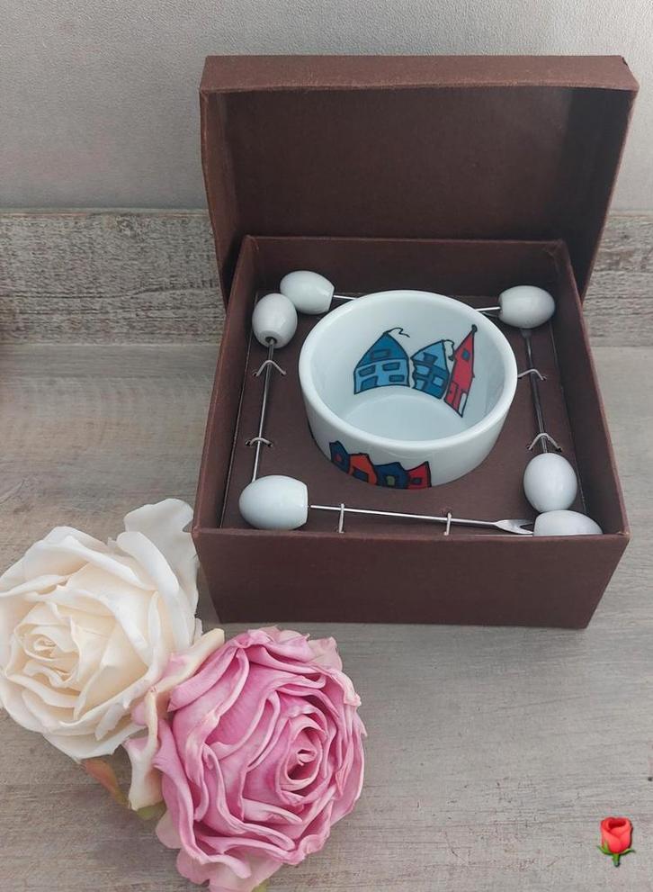 Een cadeau met een boodschap olijf bakje & prikkers nieuw, Huis en Inrichting, Keuken | Servies, Nieuw, Schaal of Schalen, Overige stijlen