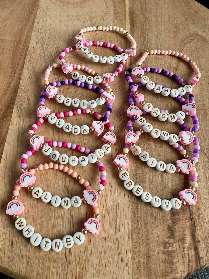 Kinderfeestje persoonlijke armbandjes TRAKTEREN UITDELEN, Hobby en Vrije tijd, Feestartikelen, Nieuw, Feestartikel, Verjaardag